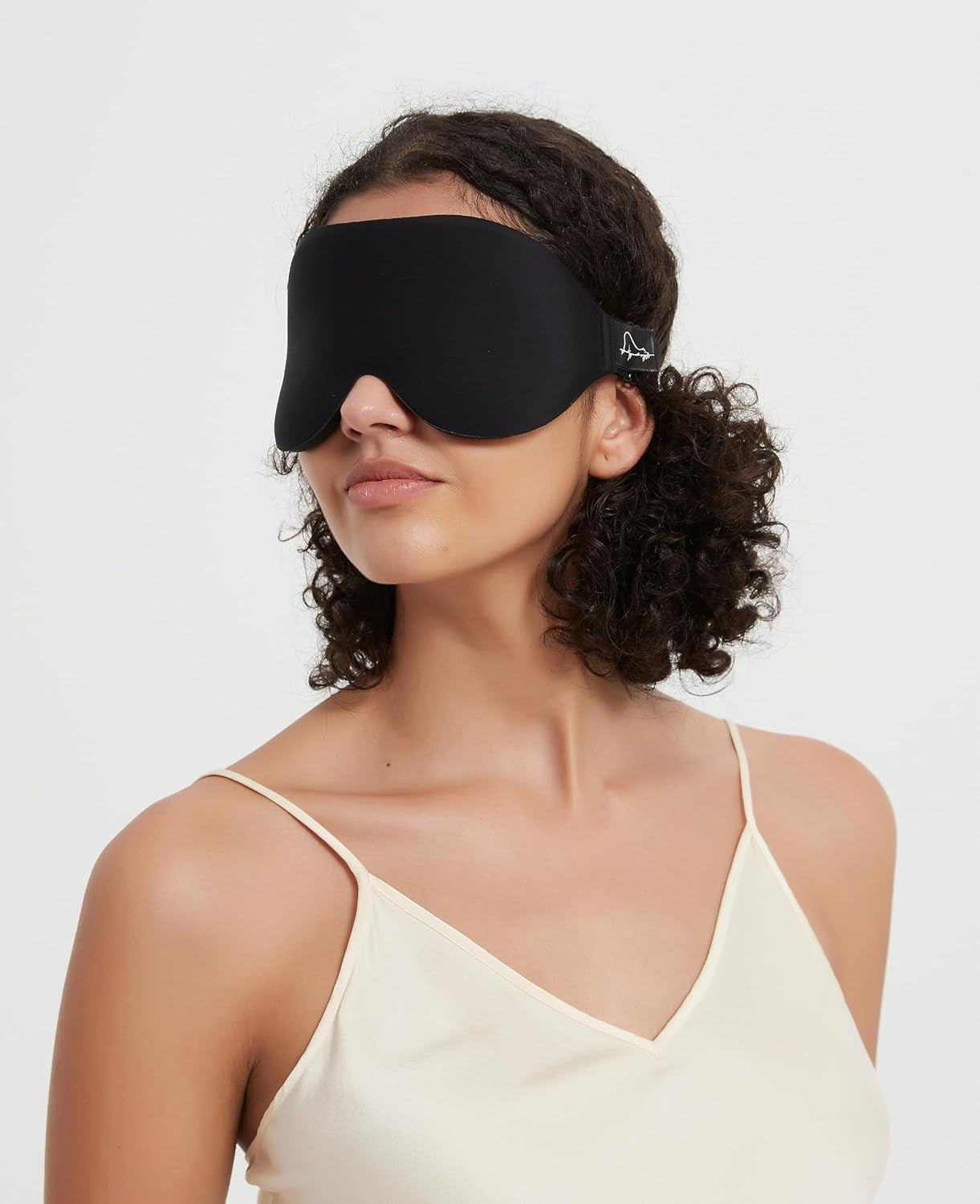 The 3D Contoured Blackout Mask: Zero-Pressure Eye Cups for Alignment and Restorative Sleep